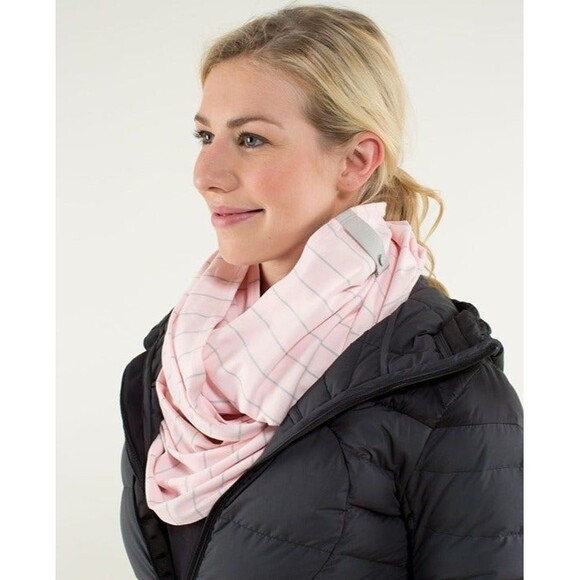 Lululemon Vinyasa Scarf/Wrap Pretty Pink HTF - Picture 2 of 5